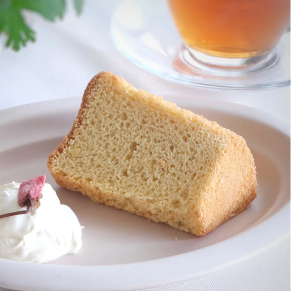 Plain chiffon cake Carbohydrates: 0.9g